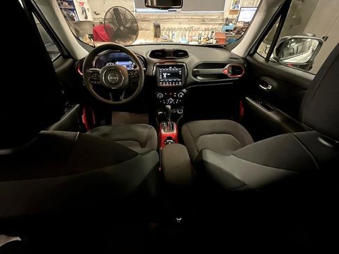 Used 2022 Jeep Renegade Trailhawk image 3