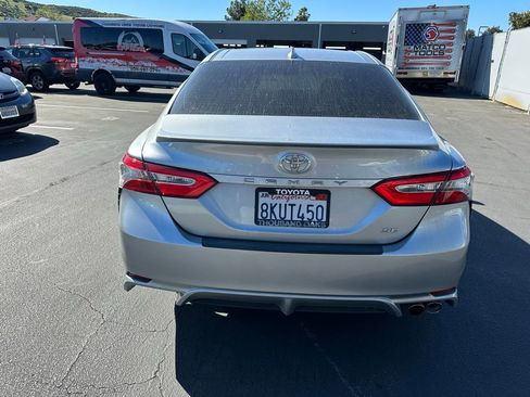 Used 2019 Toyota Camry SE w/ Convenience Package image 3