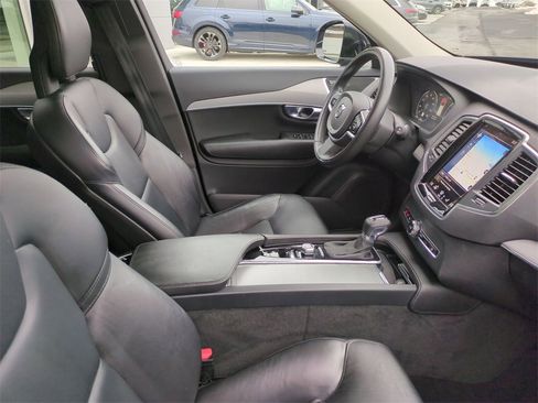 Used 2021 Volvo XC90 T5 Momentum w/ Climate Package image 39