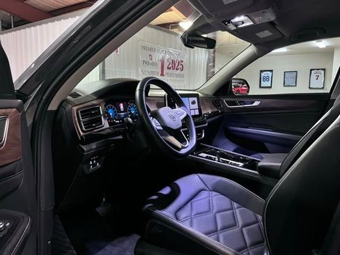 Used 2025 Volkswagen Atlas SE image 9