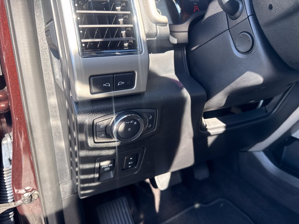 Used 2018 Ford F150 Lariat w/ Equipment Group 502A Luxury AWD/4WD image 18