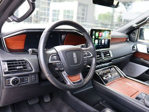 Used 2020 Lincoln Navigator Reserve w/ Luxury Package image 13
