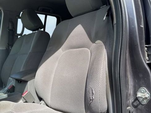 Used 2018 Nissan Frontier SV image 7