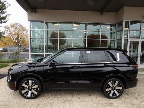 New 2025 Mitsubishi Outlander SE image 4