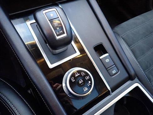 Used 2024 Mitsubishi Outlander SE image 19