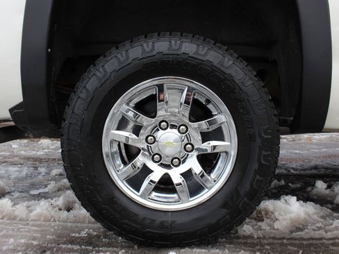 Used 2015 Chevrolet Silverado 1500 LT AWD/4WD image 38