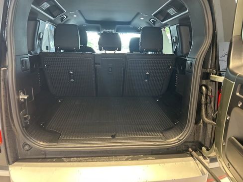 Used 2025 Land Rover Defender 110 S image 16