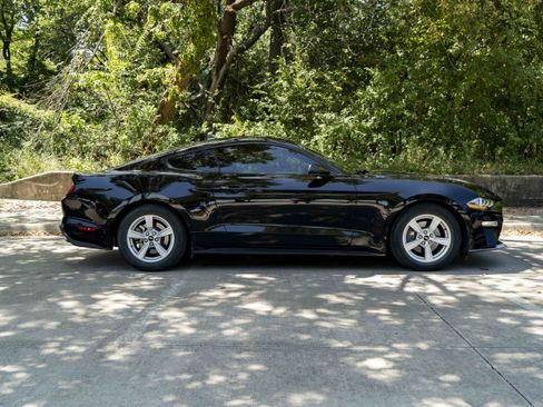 Used 2021 Ford Mustang Coupe RWD image 10