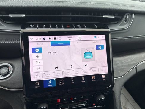 Certified 2023 Jeep Grand Cherokee L Limited w/ Luxury Tech Group II image 10