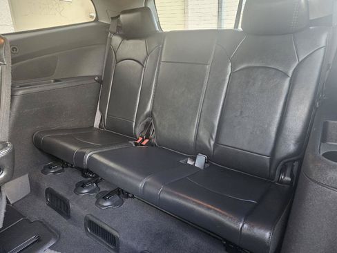 Used 2009 Chevrolet Traverse LT FWD image 24