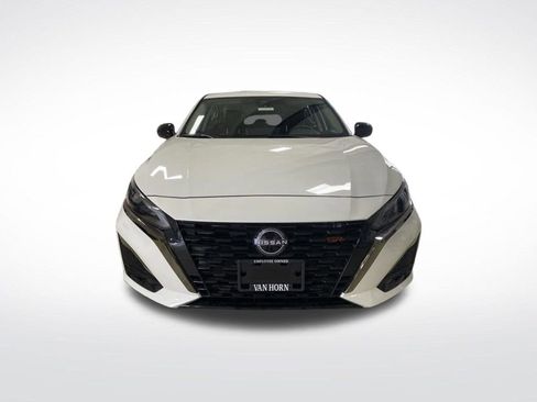 New 2025 Nissan Altima 2.5 SR w/ SR Premium Package image 11