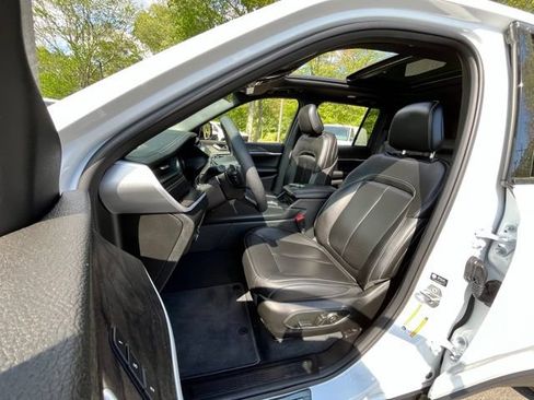 Certified 2026 Jeep Grand Cherokee Limited w/ Limited Altitude Package AWD/4WD image 16