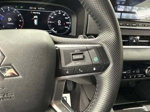 Used 2024 Mitsubishi Outlander AWD image 29