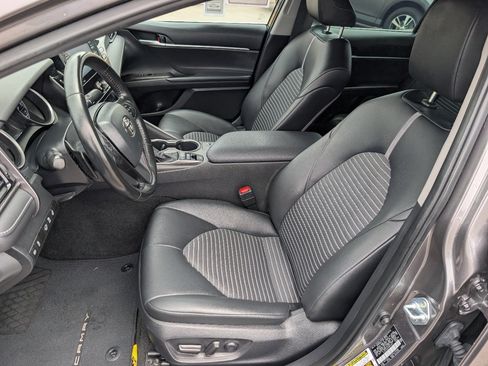 Used 2023 Toyota Camry SE w/ Cold Weather Package FWD image 2