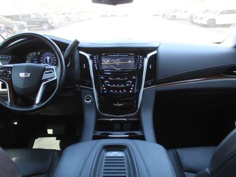 Used 2020 Cadillac Escalade Luxury RWD image 24