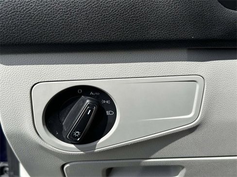 Certified 2022 Volkswagen Tiguan SE image 25