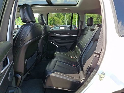 Used 2023 Jeep Grand Cherokee 4WD 4xe w/ Luxury Tech Group II image 11