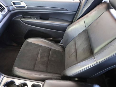 Used 2018 Jeep Grand Cherokee Altitude RWD image 19