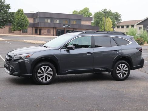 Used 2023 Subaru Outback Premium AWD/4WD image 10
