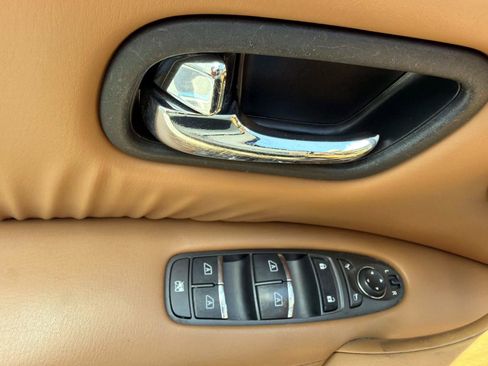 Used 2016 INFINITI QX80 4WD w/ Signature Edition Package image 8