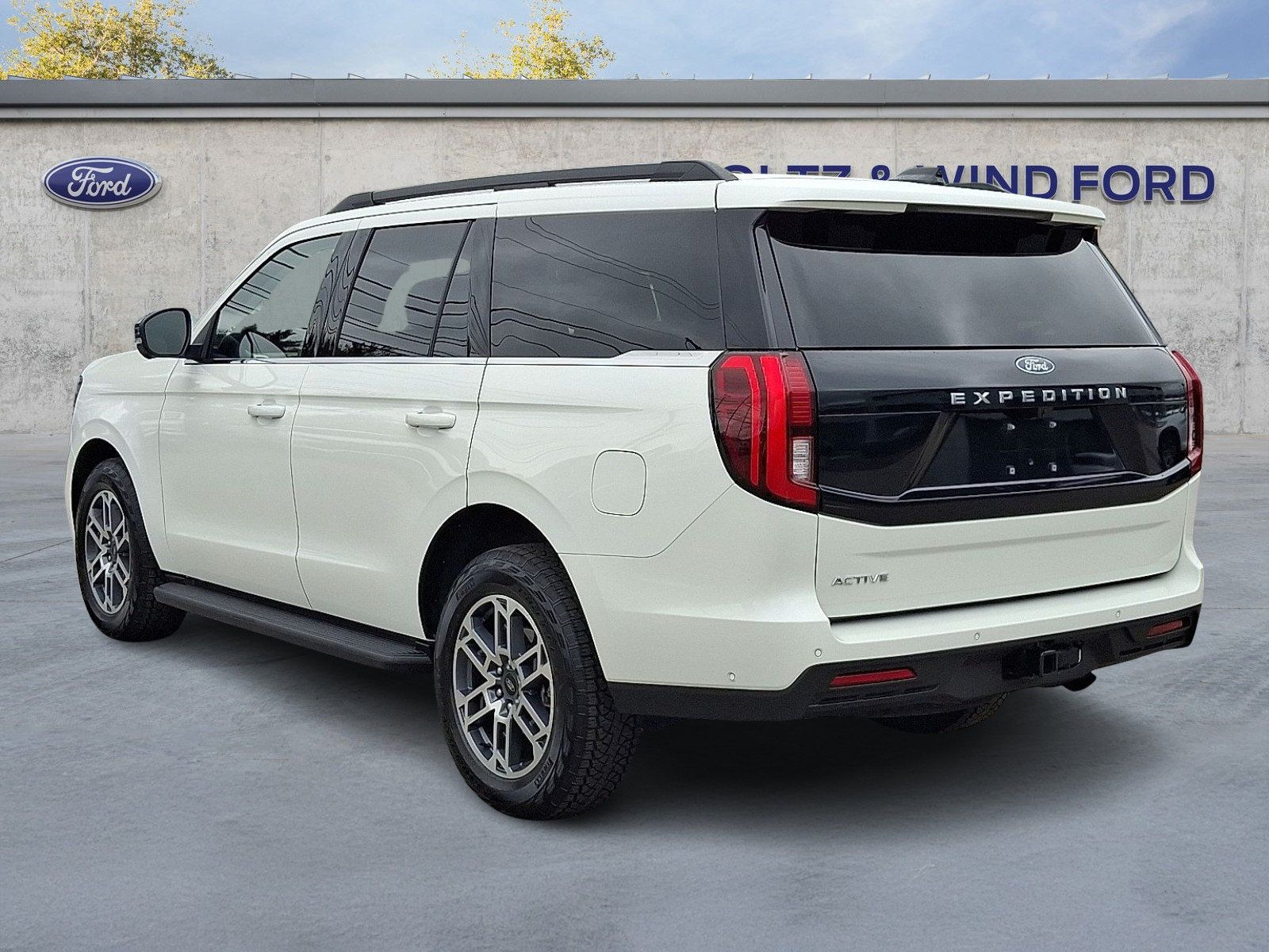 Used 2025 Ford Expedition Active AWD/4WD image 4