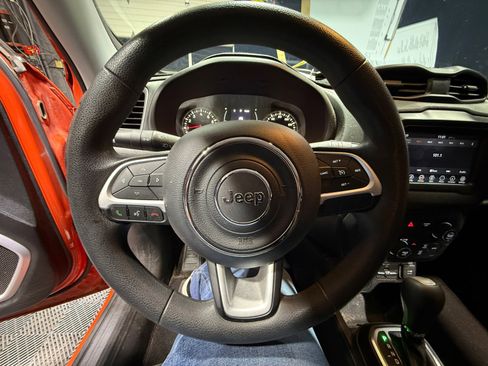 Used 2018 Jeep Renegade Sport w/ Power & Air Group image 9