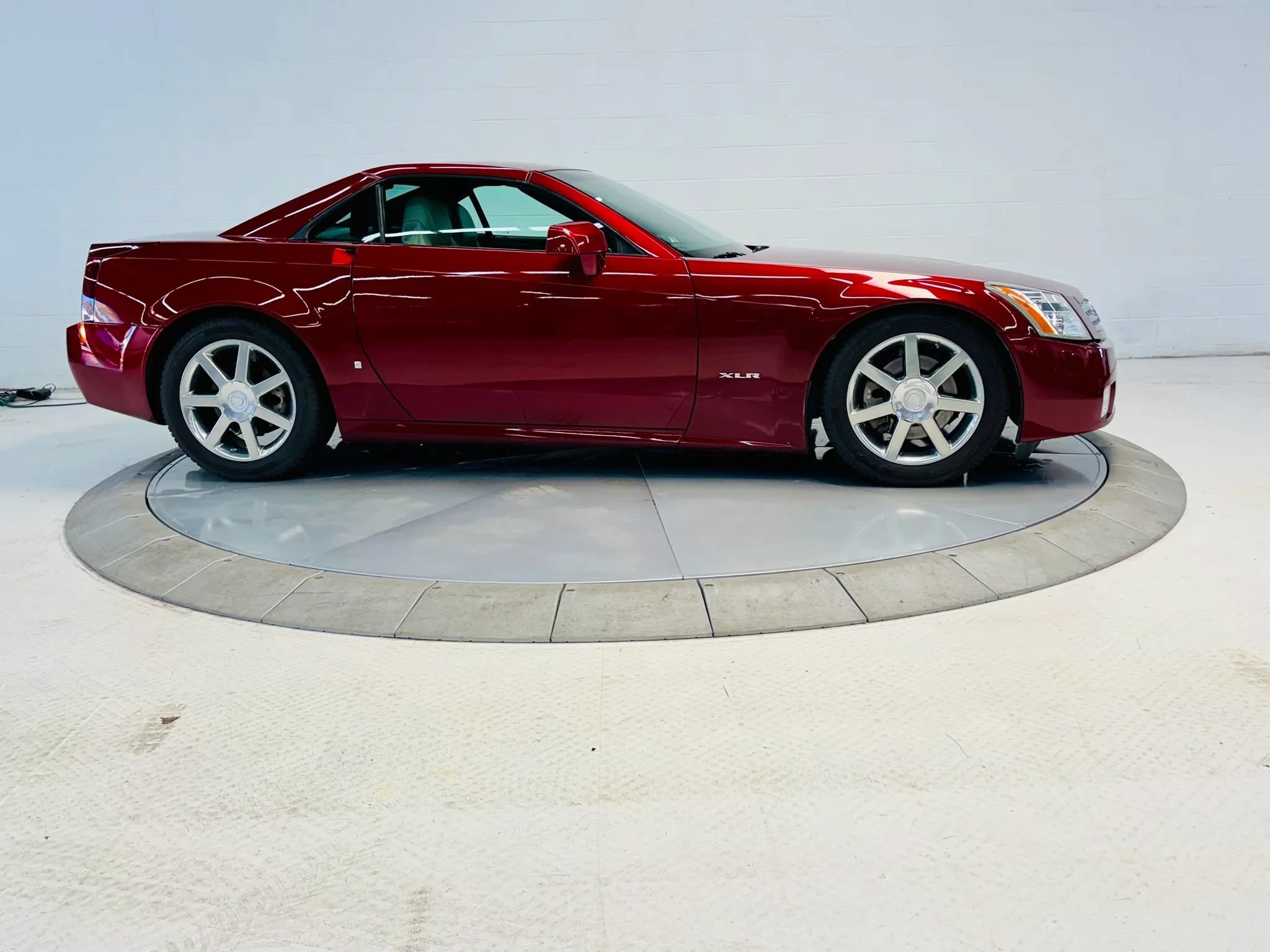 Used 2006 Cadillac XLR RWD image 25