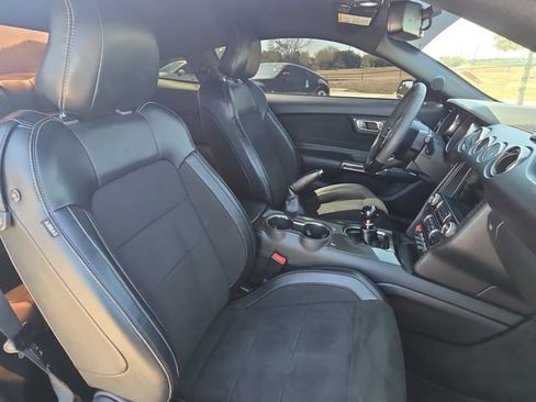 Used 2016 Ford Mustang Shelby GT350 w/ Technology Package image 10