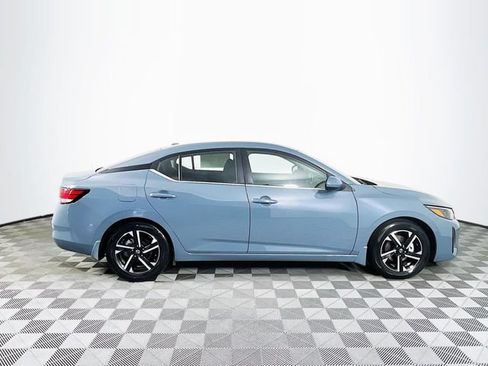 Used 2025 Nissan Sentra SV FWD image 9