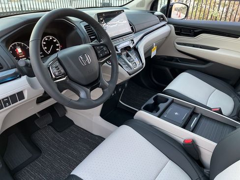 Certified 2026 Honda Odyssey Elite image 11