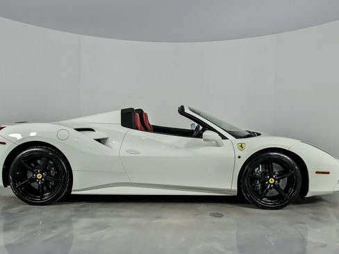 Used 2018 Ferrari 488 Spider image 14