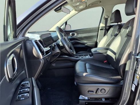 Used 2024 Kia Sorento S image 23