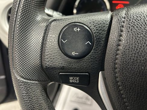 Used 2018 Toyota Corolla LE image 13