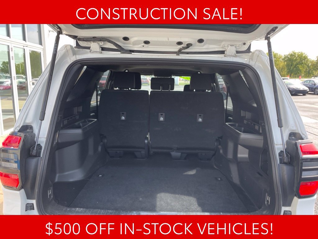 Used 2025 Toyota 4Runner SR5 AWD/4WD image 13