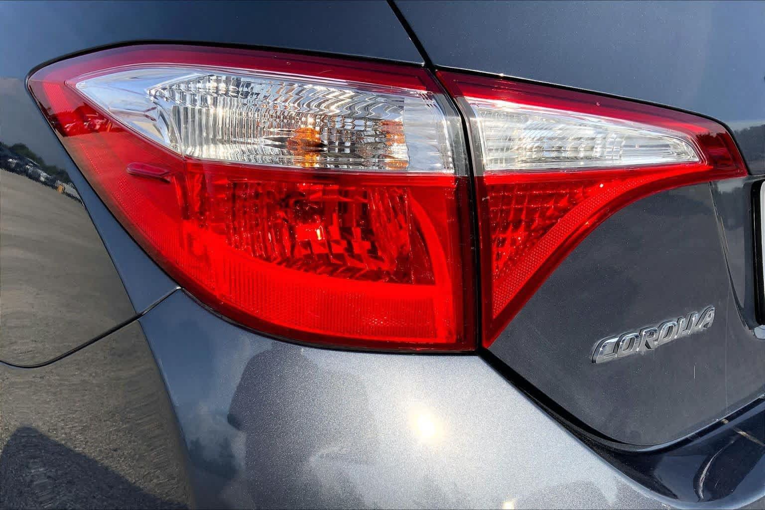 Used 2015 Toyota Corolla LE FWD image 28