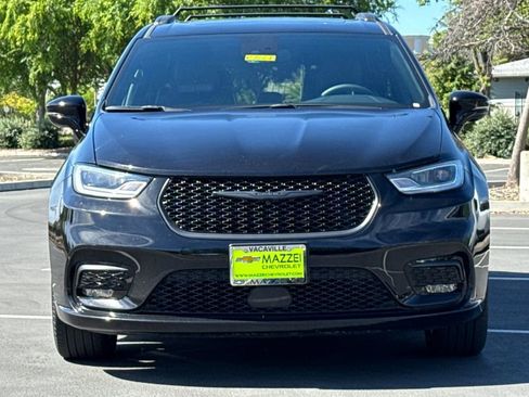 Used 2025 Chrysler Pacifica Limited image 7