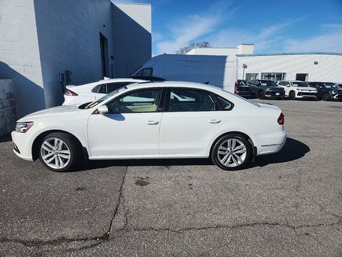 Used 2019 Volkswagen Passat 2.0T Wolfsburg image 4