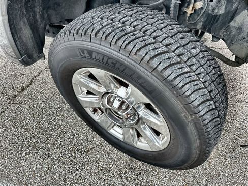 Used 2019 Ford F250 Platinum w/ Platinum Ultimate Package AWD/4WD image 11