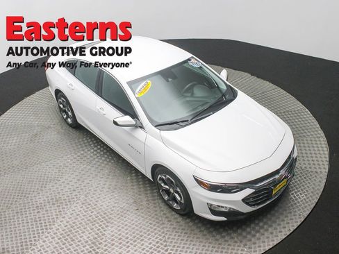 Used 2024 Chevrolet Malibu LT image 3