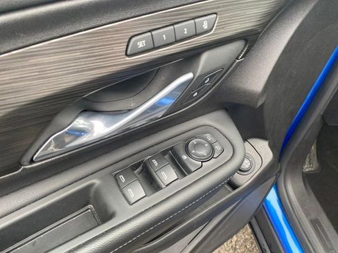 Used 2024 GMC Terrain SLT image 18