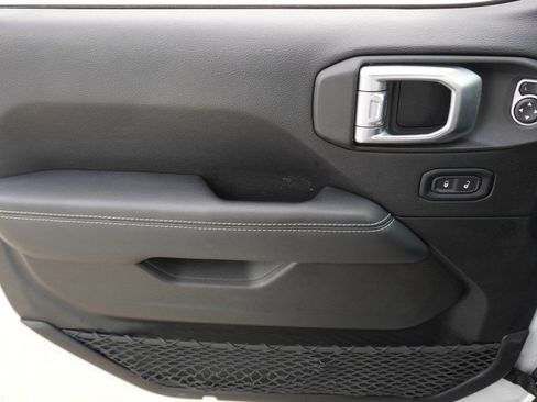 Used 2019 Jeep Wrangler Unlimited Sahara image 23