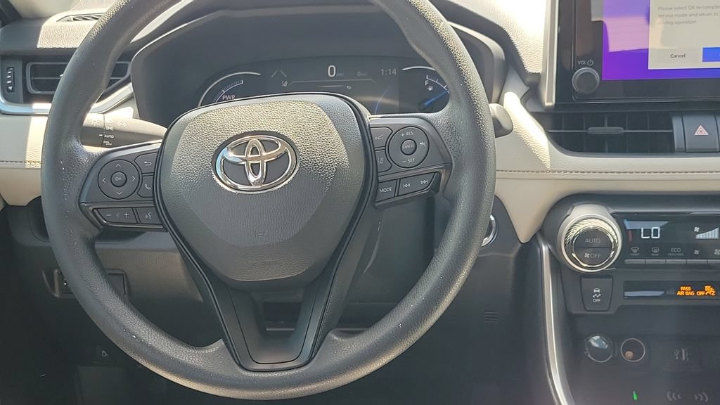 Used 2025 Toyota RAV4 XLE AWD/4WD image 12