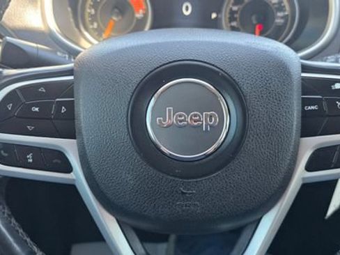 Used 2017 Jeep Cherokee Trailhawk w/ Cold Weather Group AWD/4WD image 19
