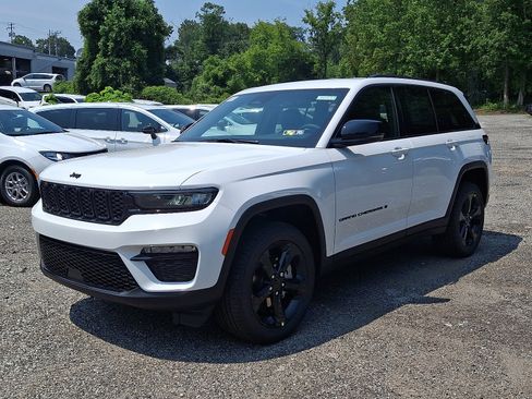 New 2025 Jeep Grand Cherokee Limited w/ Black Appearance Package image 2
