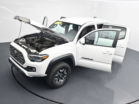 Used 2023 Toyota Tacoma TRD Off-Road w/ Advanced Technology Package AWD/4WD image 40