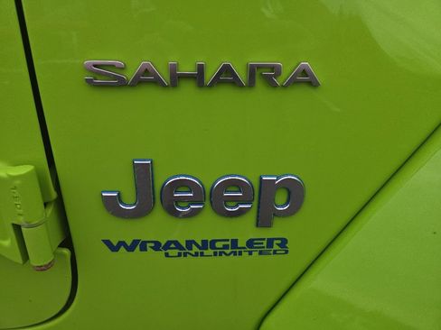 Used 2021 Jeep Wrangler Unlimited Sahara w/ Cold Weather Group AWD/4WD image 10