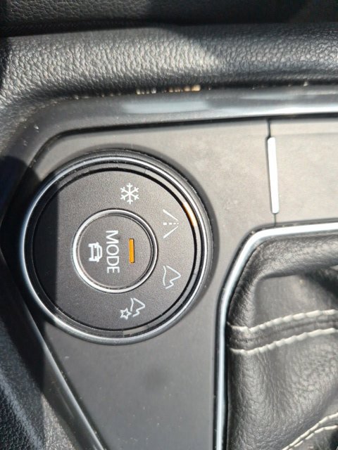 Used 2024 Volkswagen Tiguan SE AWD/4WD image 19