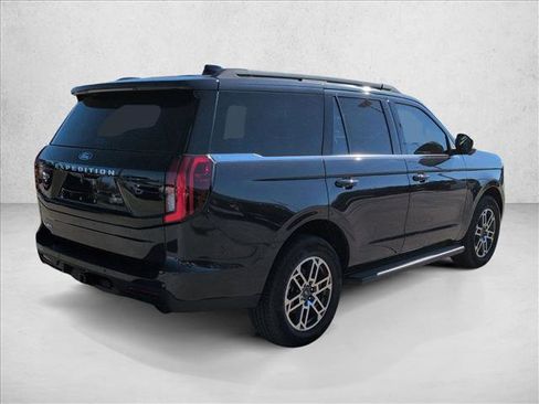 New 2026 Ford Expedition Active image 2