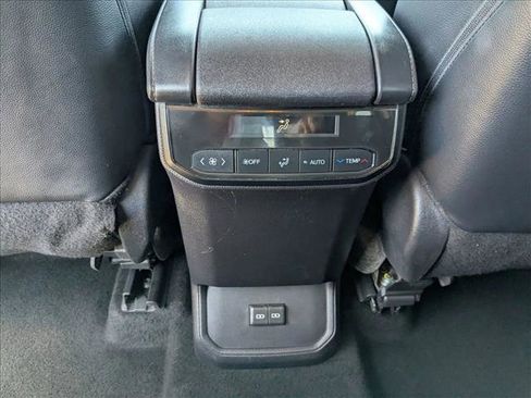 Used 2024 Toyota Highlander XLE image 18