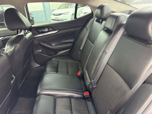 Used 2021 Nissan Maxima 3.5 SV image 9